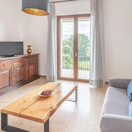 Casa Lilla - Lakeview Large With Garden Above Apartment